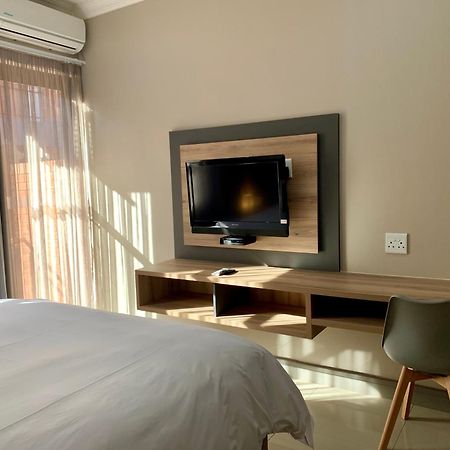 Hotel At Hatfield Apartments Pretoria-Noord Exterior foto